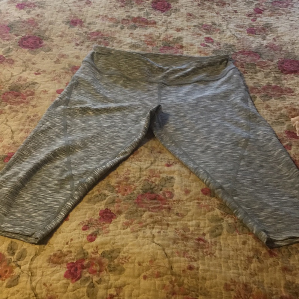 Crop yoga pants